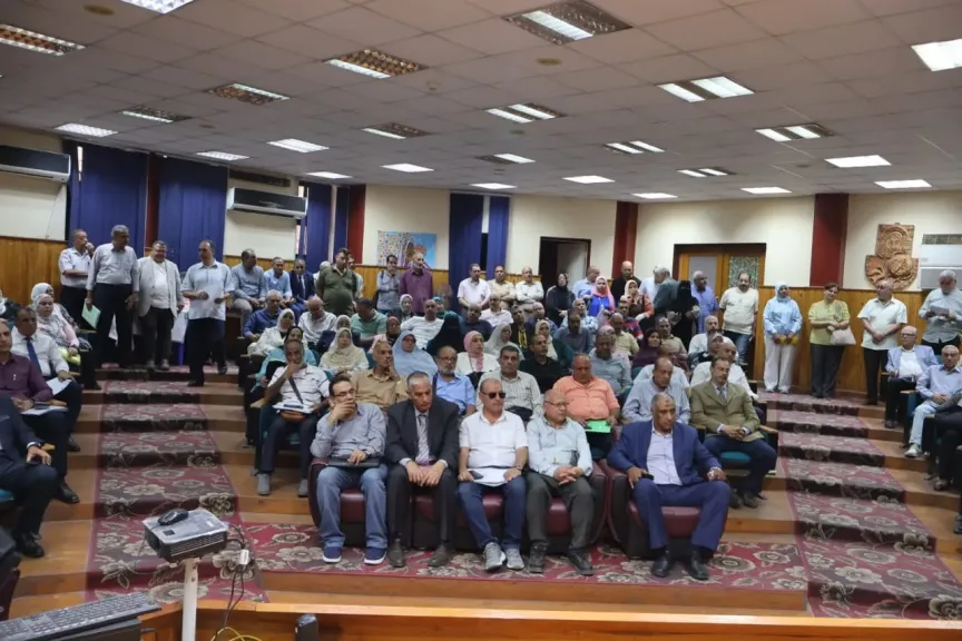 مدير التعليم الفني بالقاهرة يناقش خطة العام الدراسي