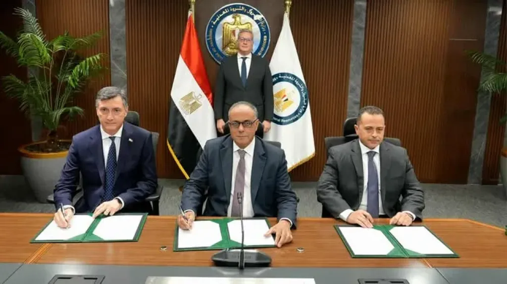 وزير البترول يشهد توقيع تمديد عقد تنمية حقل بلطيم شرق بين هيئة البترول وشركتي «إيني وبي بي»