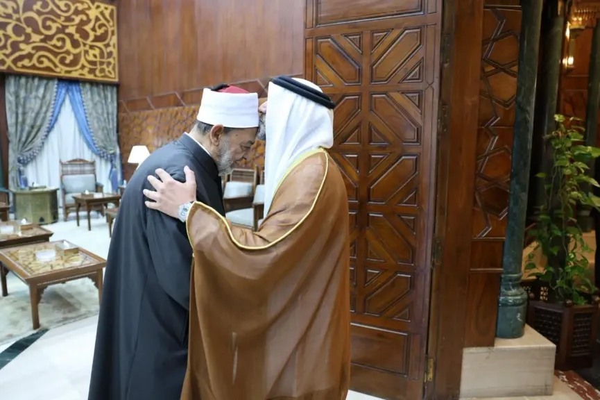 شيخ الأزهر يستقبل السفير الإماراتي الجديد لدى القاهرة ويتمنى له التوفيق في أداء مهامه| صور