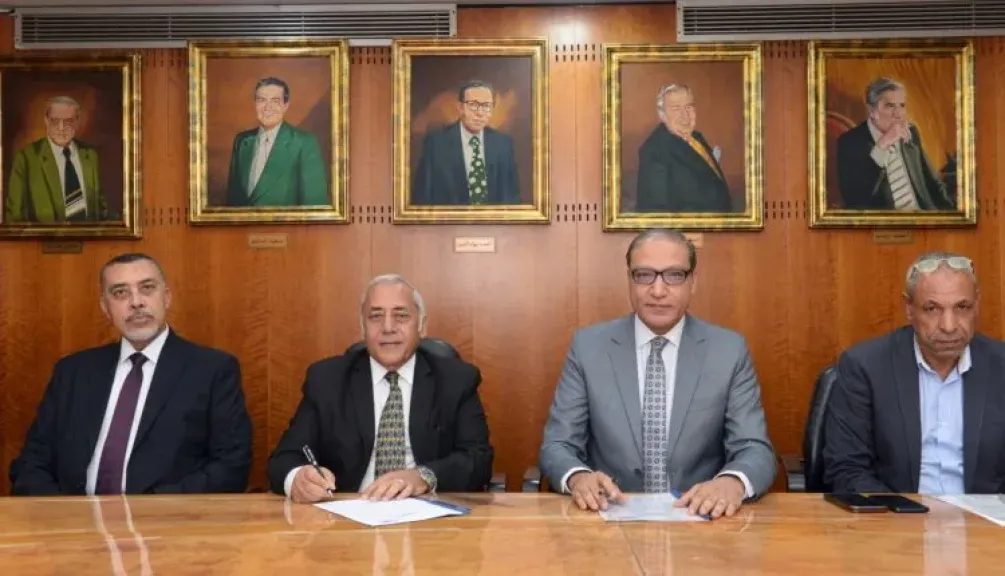 البنك الأهلي المصري ومؤسسة أخبار اليوم يوقعان عقد تأجير مخازن بمدينة السادس من أكتوبر