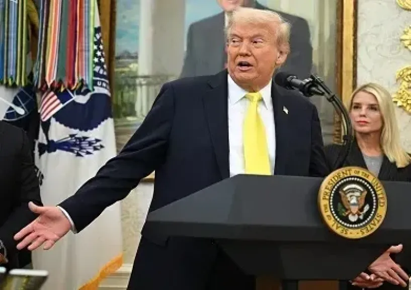 الرئيس الأمريكي يصدر عفوا عن متهم في أحداث 6 يناير