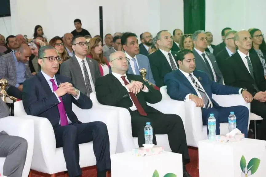 محافظ بني سويف يُكرم عددا من مزارعي النباتات الطبية والعطرية المتميزين