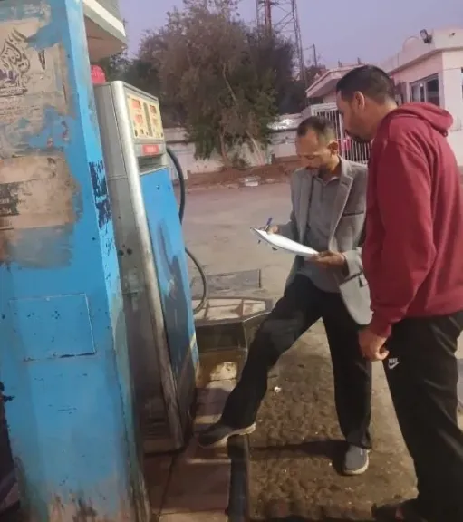 محافظ الوادي الجديد يوجه بتكثيف حملات متابعة التزام مواقف الأجرة ومحطات الوقود بالتعريفة الجديدة