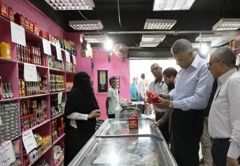 بتخفيضات تصل إلى 30%.. محافظ أسوان يتابع توافر السلع الغذائية بمعرض كوم أمبو