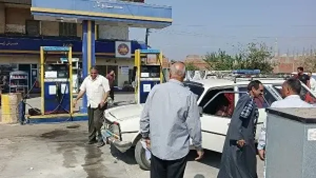 محافظ أسيوط: تكثيف الرقابة الميدانية لضمان الالتزام بالتعريفة الجديدة ومنع أي تجاوزات في المواقف ومحطات الوقود