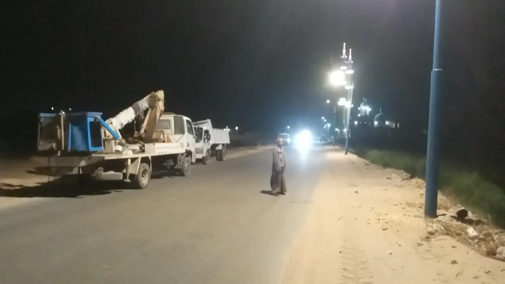 أسيوط: تركيب كشافات جديدة ورفع كفاءة الطرق بالقوصية ضمن خطة استكمال تطوير مسار العائلة المقدسة
