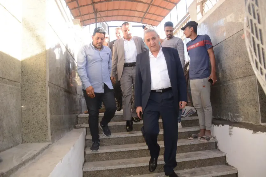 محافظ الغربية يجوب طنطا سيرا على الأقدام لمتابعة أعمال النظافة ورفع الإشغالات