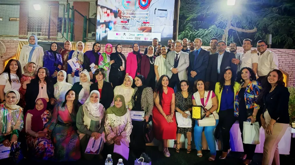صحة سوهاج تكرم قسم الصيدلة بالمستشفى العام لتميزهم بالعمل