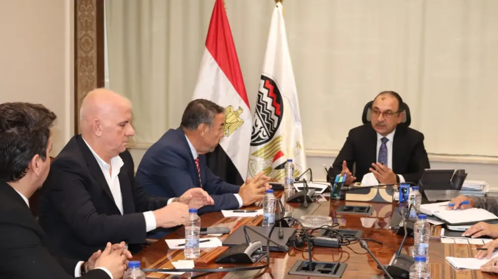 وزير قطاع الأعمال يستقبل رئيس مجموعة اروجلو العالمية لبحث فرص الاستثمار والتعاون