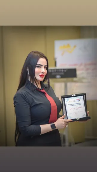 تكريم الإعلامية أميرة عبيد في قمة الاستثمار تقديرًا لدورها في تمكين المرأة