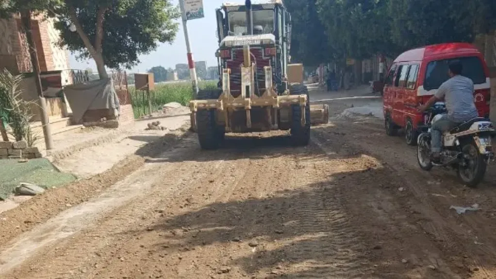محافظ أسيوط: استمرار أعمال تسوية وتمهيد الشوارع بالغنايم لتحسين الخدمات