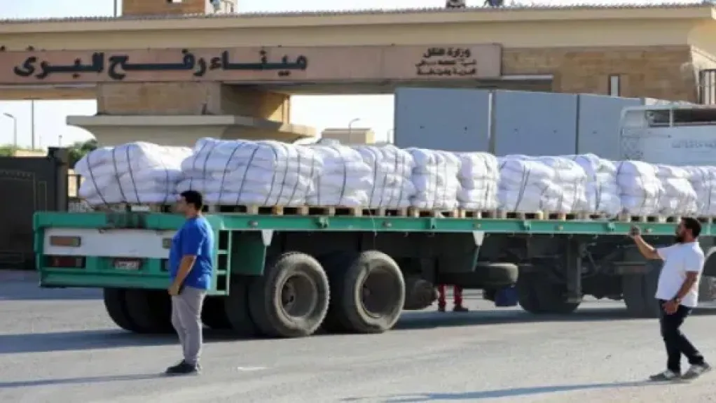 مصر ترسل القافلة 77 من المساعدات الإنسانية إلى قطاع غزة عبر معبر رفح