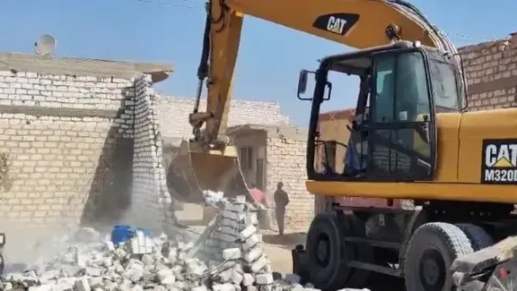 إزالة 9 حالات تعدى ومخالفات البناء بمركز سوهاج