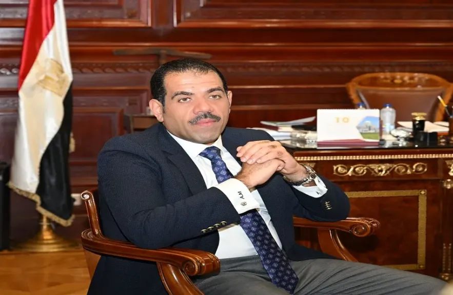 أمين عام ”الشيوخ” يلتقي العاملين بالمجلس ويتفقد ترتيبات إجراء انتخابات اللجان النوعية