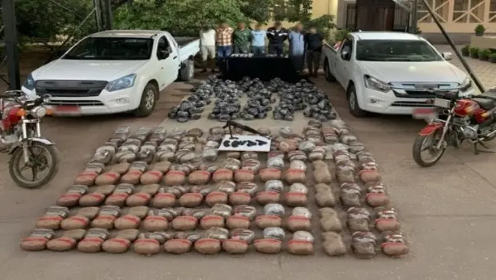 سقوط أخطر تجار المخدرات والأسلحة بالمحافظات سقوط أخطر تجار المخدرات والأسلحة بالمحافظات