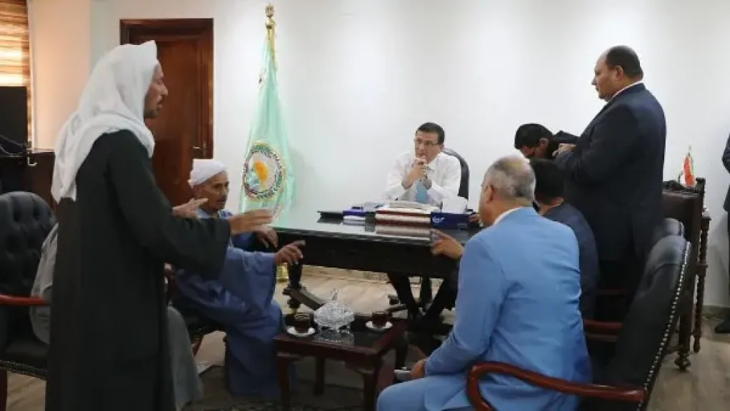 وزير الزراعة يستقبل عدد من الفلاحين ويستمع لمشاكلهم.. ويؤكد: دعمكم أولوية