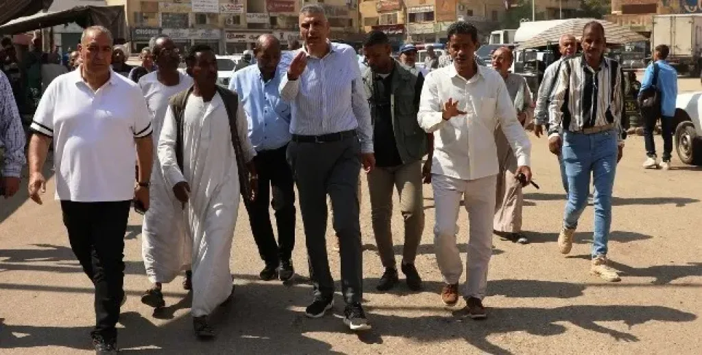 محافظ أسوان: حل مشكلة تسجيل وتحديث بيانات مواطنين أبو سمبل بمنظومة التأمين... محافظ أسوان: حل مشكلة تسجيل وتحديث بيانات مواطنين أبو سمبل بمنظومة التأمين الصحي