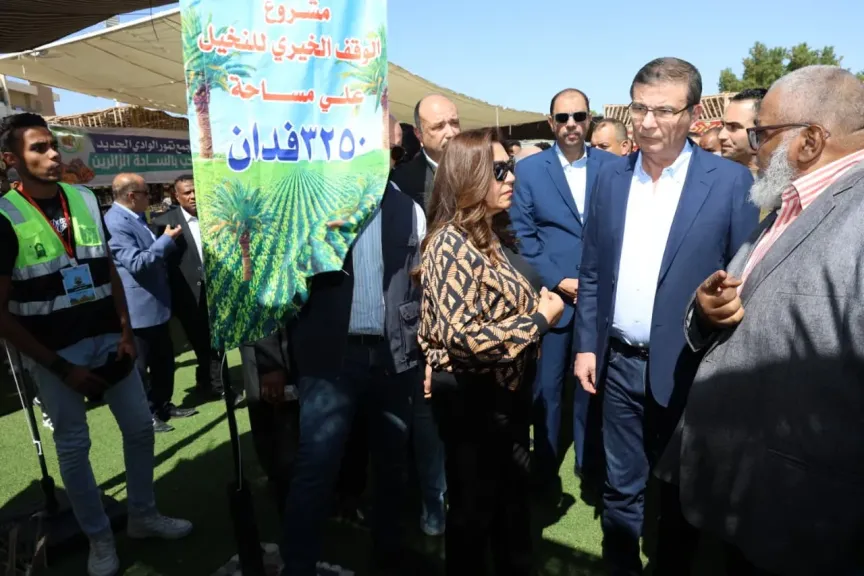 وزيرا الزراعة والتنمية المحلية يفتتحان فعاليات الدورة الثانية لمعرض الوادي الجديد الزراعي... وزيرا الزراعة والتنمية المحلية يفتتحان فعاليات الدورة الثانية لمعرض الوادي الجديد الزراعي ”EGY AGRI”