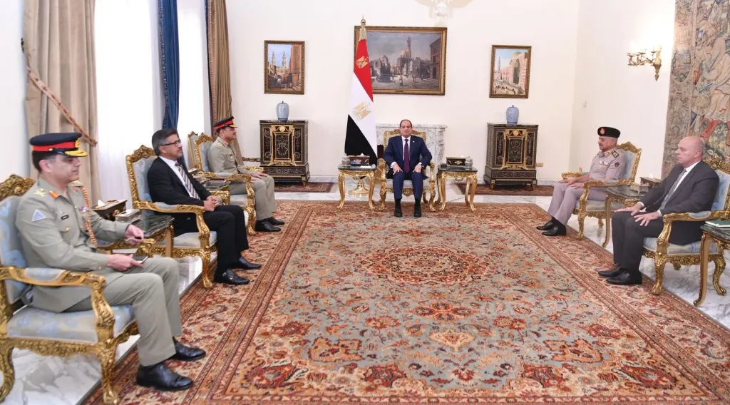 رئيس أركان القوات البرية الباكستانية يُثمن الجهود المصرية الحثيثة لإنهاء الكارثة الإنسانية... رئيس أركان القوات البرية الباكستانية يُثمن الجهود المصرية الحثيثة لإنهاء الكارثة الإنسانية في غزة