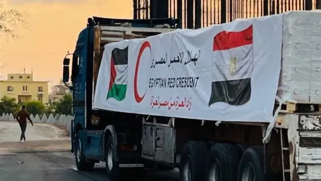 الهلال الأحمر: 10 آلاف طن مساعدات إنسانية تدخل إلى غزة عبر قافلة... الهلال الأحمر: 10 آلاف طن مساعدات إنسانية تدخل إلى غزة عبر قافلة ”زاد العزة” الـ 58