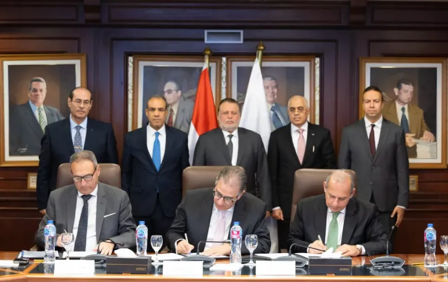 بنك مصر يشارك في مبادرة ”افتح حسابك في مصر” للمصريين العاملين بالخارج... بنك مصر يشارك في مبادرة ”افتح حسابك في مصر” للمصريين العاملين بالخارج التي أطلقها البنك المركزي المصري ووزارة الخارجية والهجرة