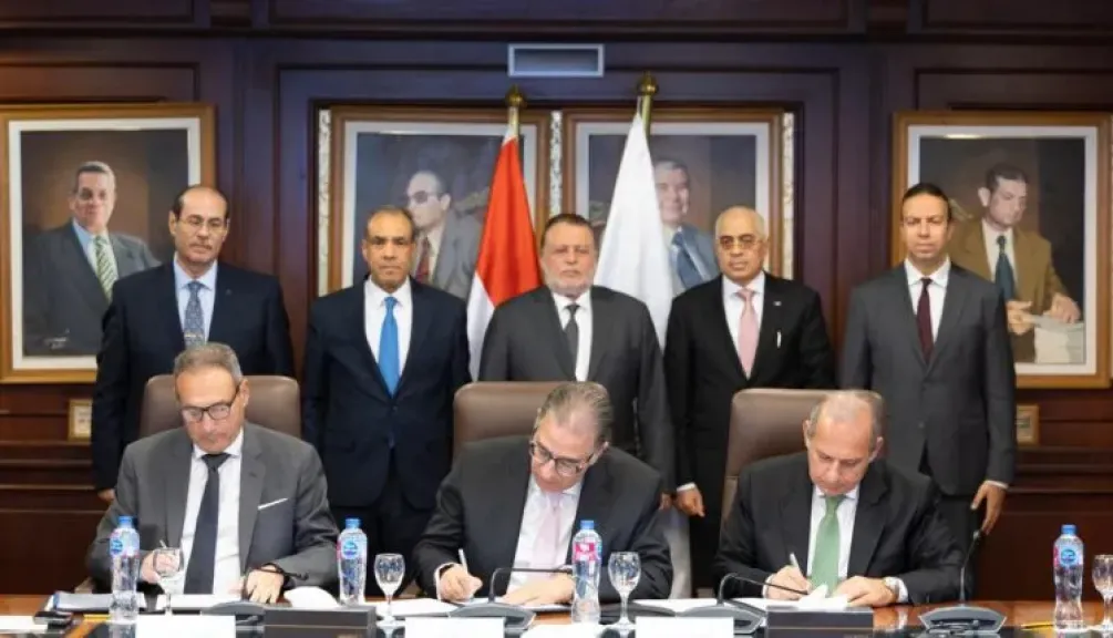 البنك الأهلي المصري يشارك في مبادرة «افتح حسابك في مصر» للمصريين العاملين... البنك الأهلي المصري يشارك في مبادرة «افتح حسابك في مصر» للمصريين العاملين بالخارج التي أطلقها البنك المركزي المصري ووزارة الخارجية والهجرة