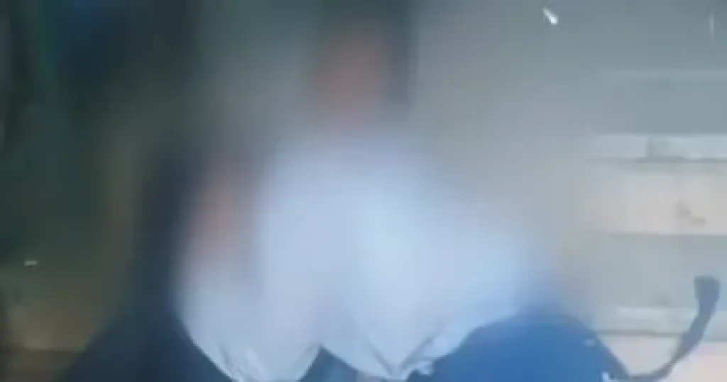 النيابة تأمر بتشريح جثامين ربة منزل وأبنائها الثلاثة قتلهم مالك محل بفيصل النيابة تأمر بتشريح جثامين ربة منزل وأبنائها الثلاثة قتلهم مالك محل بفيصل