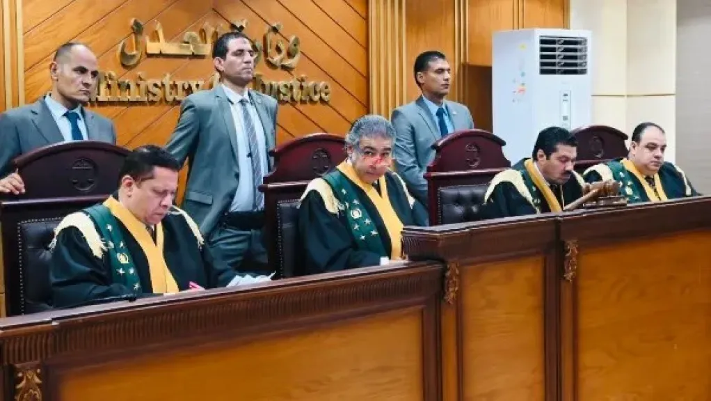 المشدد 10 سنوات لـ 16متهما انتحلوا صفة رجال الشرطة ونصبوا كمينا بالطريق... المشدد 10 سنوات لـ 16متهما انتحلوا صفة رجال الشرطة ونصبوا كمينا بالطريق الصحراوي