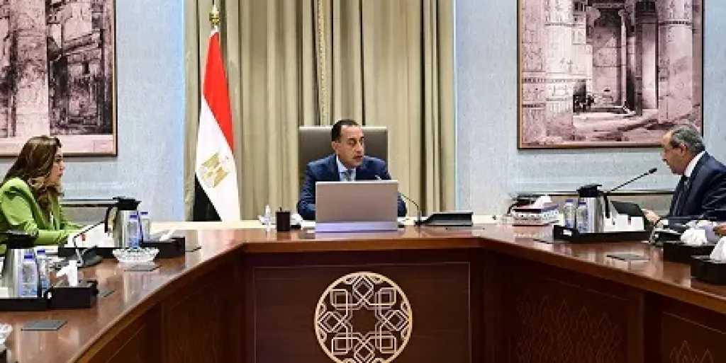 رئيس الوزراء يتابع مع محافظ بورسعيد عددا من المشروعات الاستثمارية الجاري تنفيذها... رئيس الوزراء يتابع مع محافظ بورسعيد عددا من المشروعات الاستثمارية الجاري تنفيذها في المحافظة