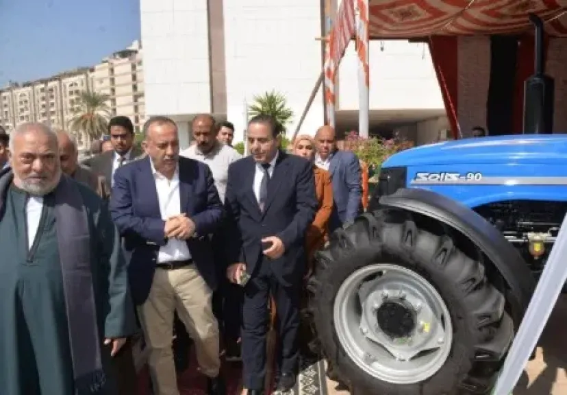 محافظ أسيوط يفتتح المعرض الزراعي الشامل.. تخفيضات تصل إلى 50 ألف جنيه... محافظ أسيوط يفتتح المعرض الزراعي الشامل.. تخفيضات تصل إلى 50 ألف جنيه على الجرارات