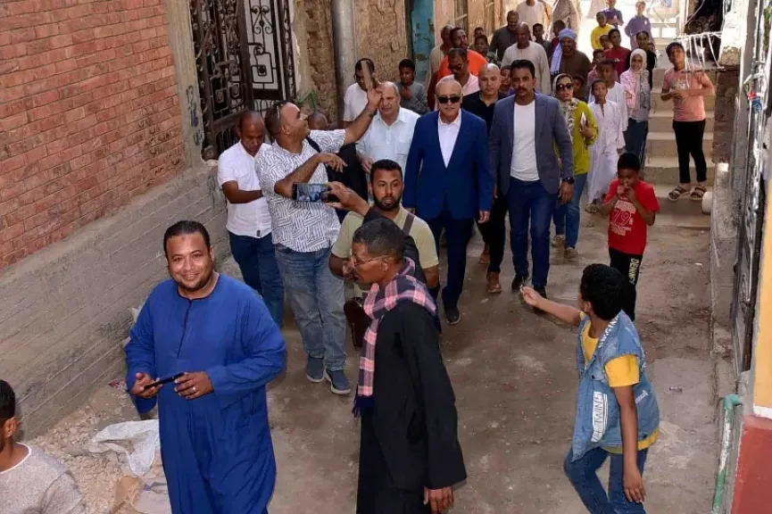محافظ الأقصر يفي بوعده للطفل الشاذلي ويُسكن أسرته في منزل جديد متكامل... محافظ الأقصر يفي بوعده للطفل الشاذلي ويُسكن أسرته في منزل جديد متكامل بالمساوية