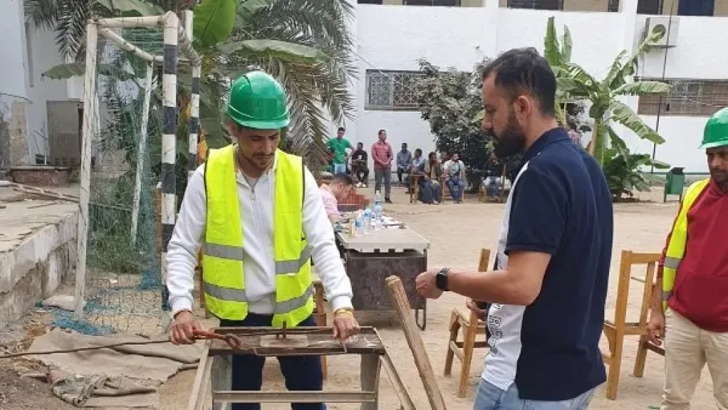 مواصلة اختبارات المتقدمين للعمل في مهنة ”حداد مسلح” الخليج مواصلة اختبارات المتقدمين للعمل في مهنة ”حداد مسلح” الخليج