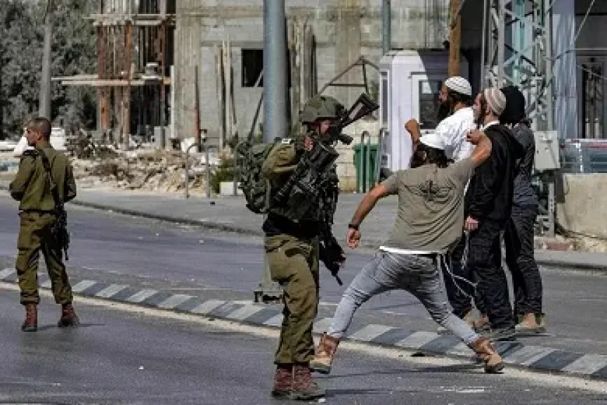 معاريف تكشف عن تفاهمات بين جيش الاحتلال والمستوطنين للاعتداء على الفلسطينيين معاريف تكشف عن تفاهمات بين جيش الاحتلال والمستوطنين للاعتداء على الفلسطينيين
