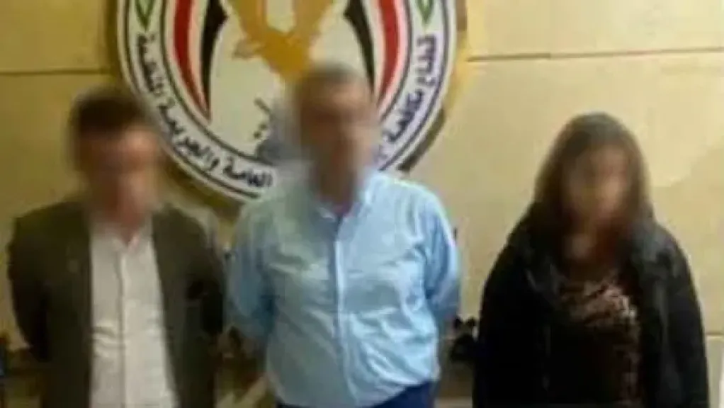 شهادات مزورة.. القبض على 3 أشخاص يديرون كيانا تعليميا وهميا شهادات مزورة.. القبض على 3 أشخاص يديرون كيانا تعليميا وهميا