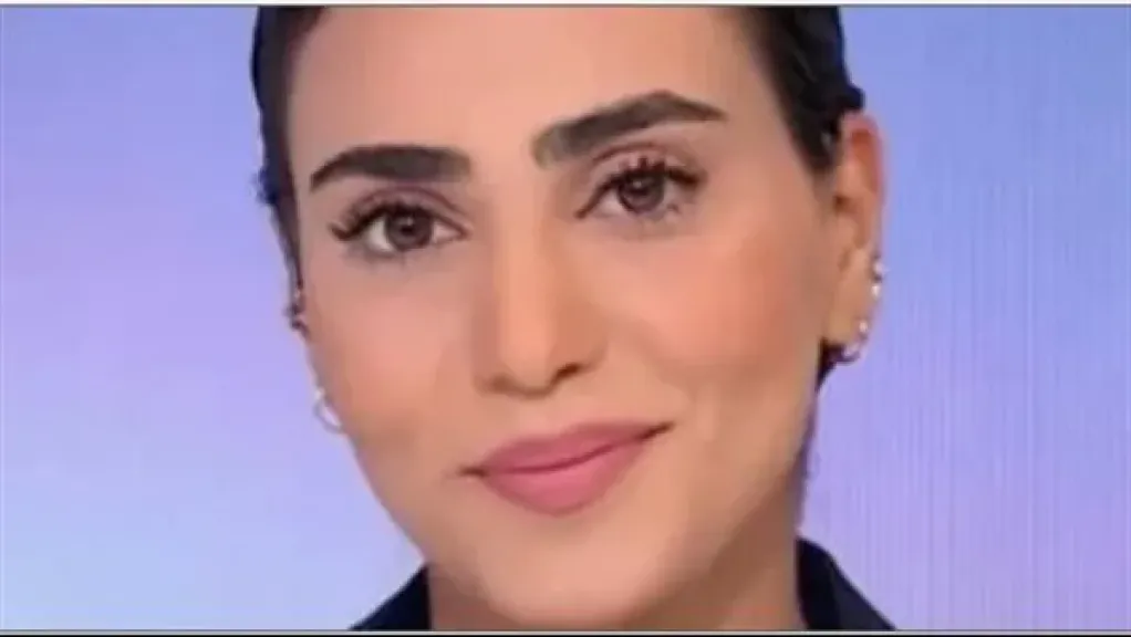 هرجع أقوى.. مذيعة تنقل خبر توقفها بسبب السرطان في ختام النشرة هرجع أقوى.. مذيعة تنقل خبر توقفها بسبب السرطان في ختام النشرة