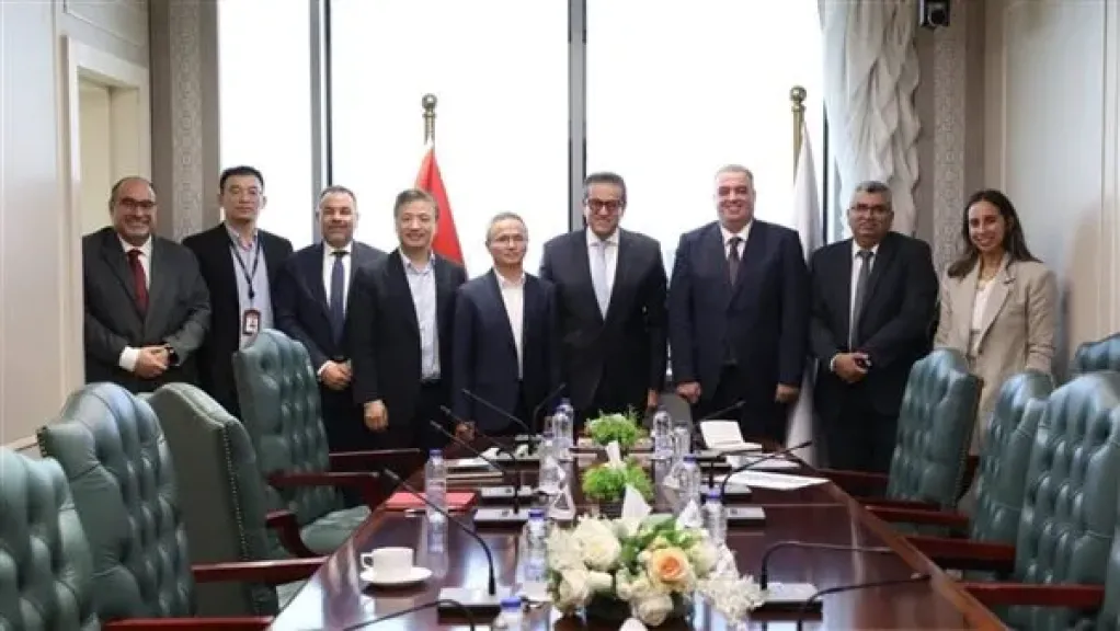 وزير الصحة يبحث مع ممثلي ”هيك فيچن” تعزيز استخدام الذكاء الاصطناعي بالقطاع... وزير الصحة يبحث مع ممثلي ”هيك فيچن” تعزيز استخدام الذكاء الاصطناعي بالقطاع الصحي