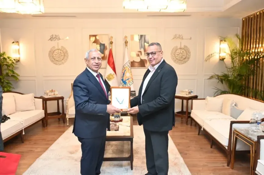 محافظ جنوب سيناء يستقبل رئيس الأكاديمية العربية للعلوم والتكنولوجيا محافظ جنوب سيناء يستقبل رئيس الأكاديمية العربية للعلوم والتكنولوجيا