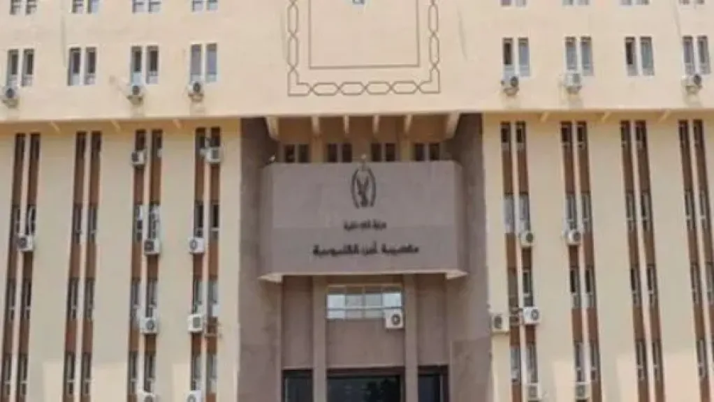 فحص فيديو لشباب يلوحون بأسلحة بيضاء في أحد شوارع بنها فحص فيديو لشباب يلوحون بأسلحة بيضاء في أحد شوارع بنها