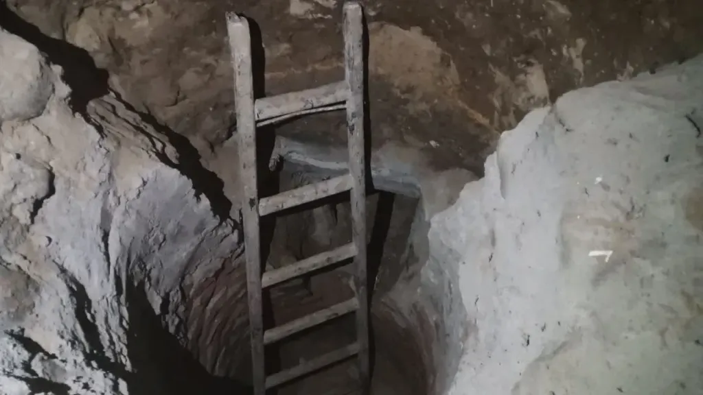 مصرع عامل في الصف أثناء التنقيب عن الآثار في منزله