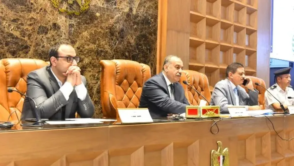 محافظ أسيوط: إشراك طلاب الجامعات والمدارس ورجال الأعمال في جلسة المجلس التنفيذي