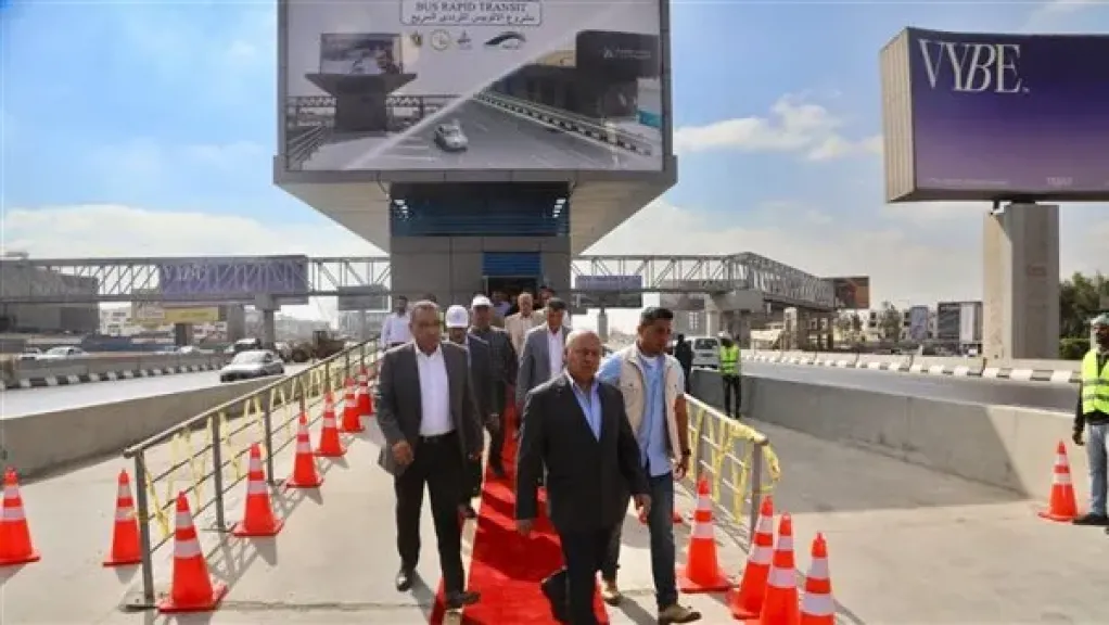 وزير الصناعة والنقل يتابع جاهزية الطريق الدائري والمحاور المؤدية للمتحف المصري الكبير وزير الصناعة والنقل يتابع جاهزية الطريق الدائري والمحاور المؤدية للمتحف المصري الكبير