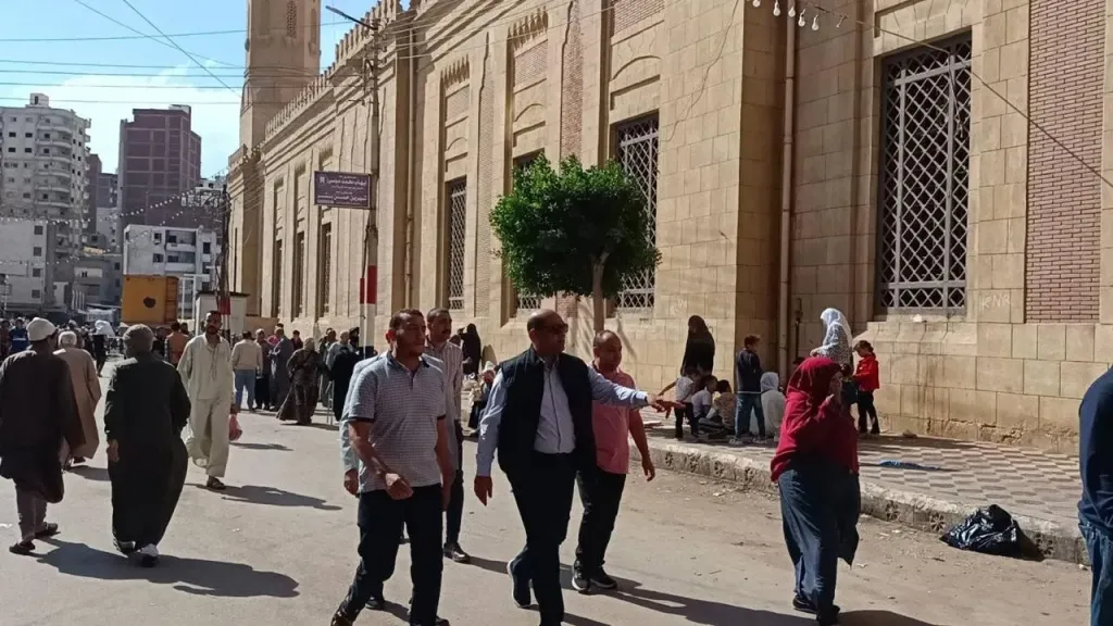 رئيس دسوق يتفقد فعاليات ختام مولد الدسوقي بكفر الشيخ رئيس دسوق يتفقد فعاليات ختام مولد الدسوقي بكفر الشيخ