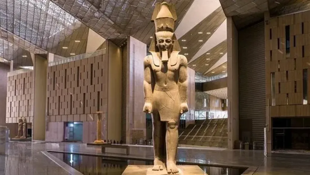”من الميدان إلى البهو العظيم”.. كواليس نقل تمثال رمسيس الثاني للمتحف الكبير ”من الميدان إلى البهو العظيم”.. كواليس نقل تمثال رمسيس الثاني للمتحف الكبير