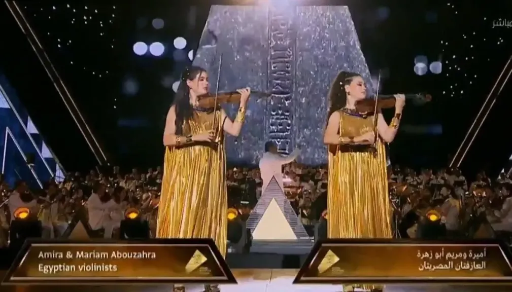 حفيدتا الفنان عبد الرحمن أبو زهرة تبهران العالم في حفل افتتاح المتحف الكبير