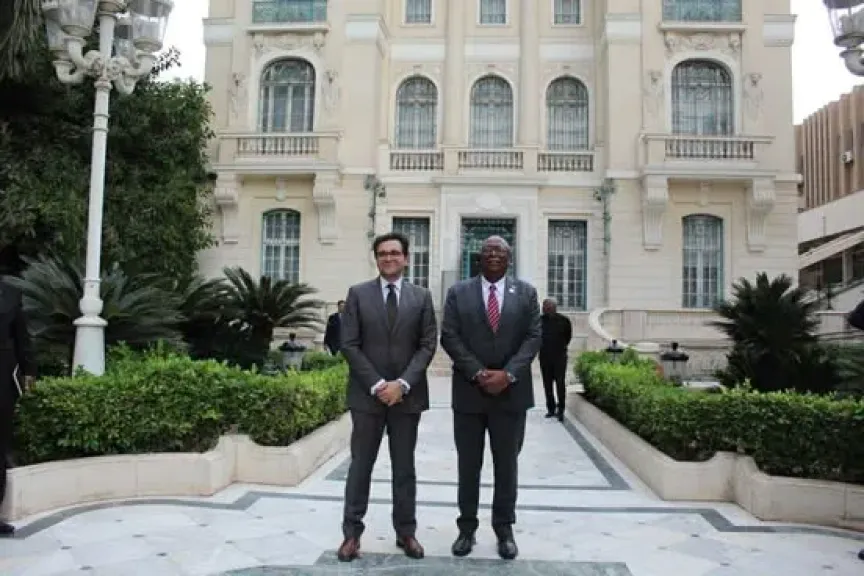 وزير الثقافة يلتقي نظيره الأنجولي لبحث آفاق التعاون الثقافي المشترك ضمن زيارته لحضور حفل افتتاح المتحف المصري