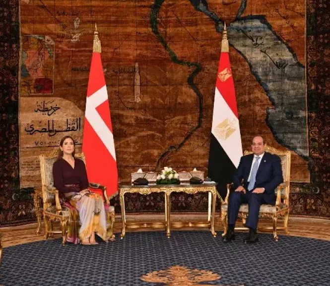 الرئيس السيسي يستقبل ملكة الدنمارك ويعرب عن تقديره لمشاركتها في حفل افتتاح المتحف المصري الكبير