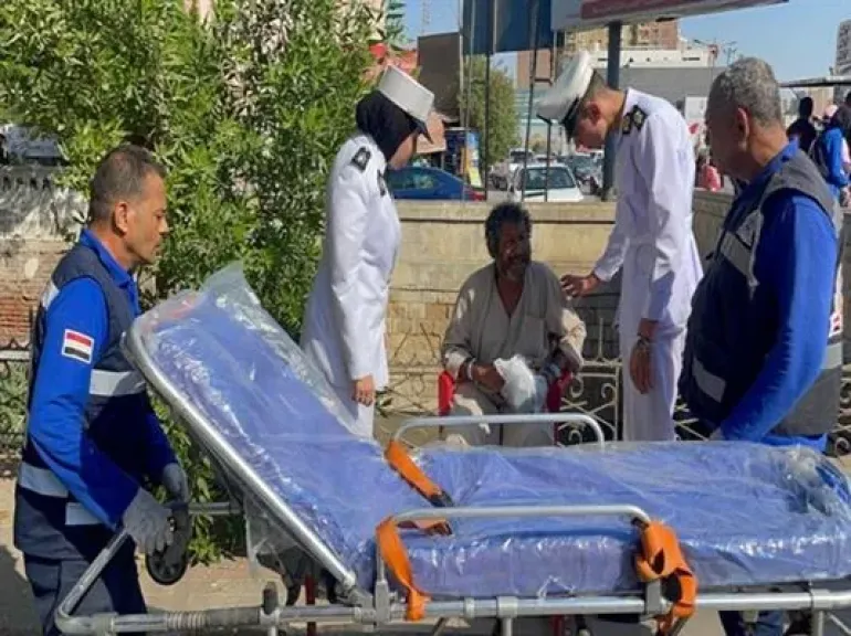 إنقاذ مسن ونقله إلى المستشفى لتلقي العلاج بالفيوم