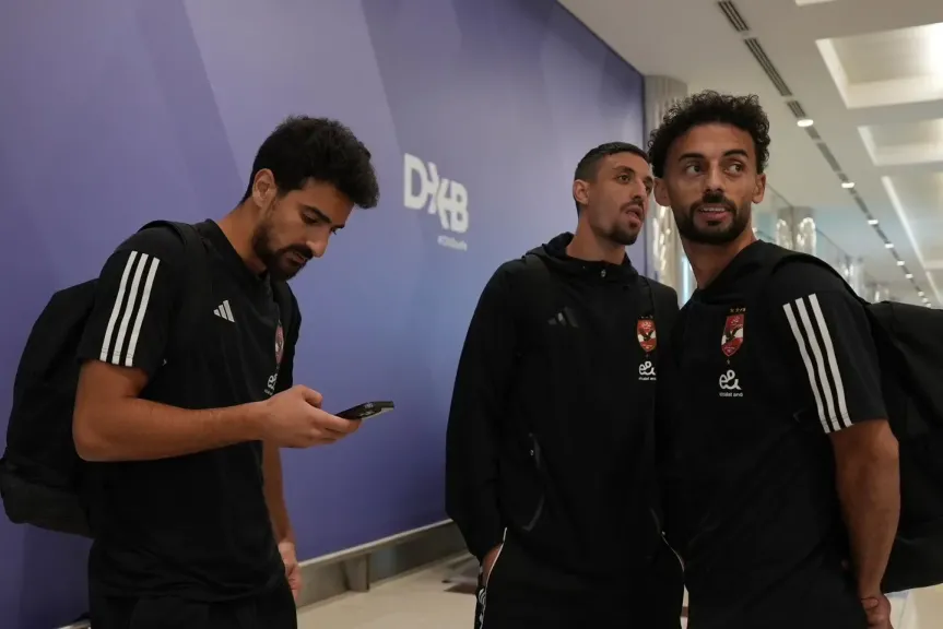 السوبر المصري.. بعثة الأهلي تصل مطار دبي وتستعد للتوجه إلى مقر الإقامة في العين