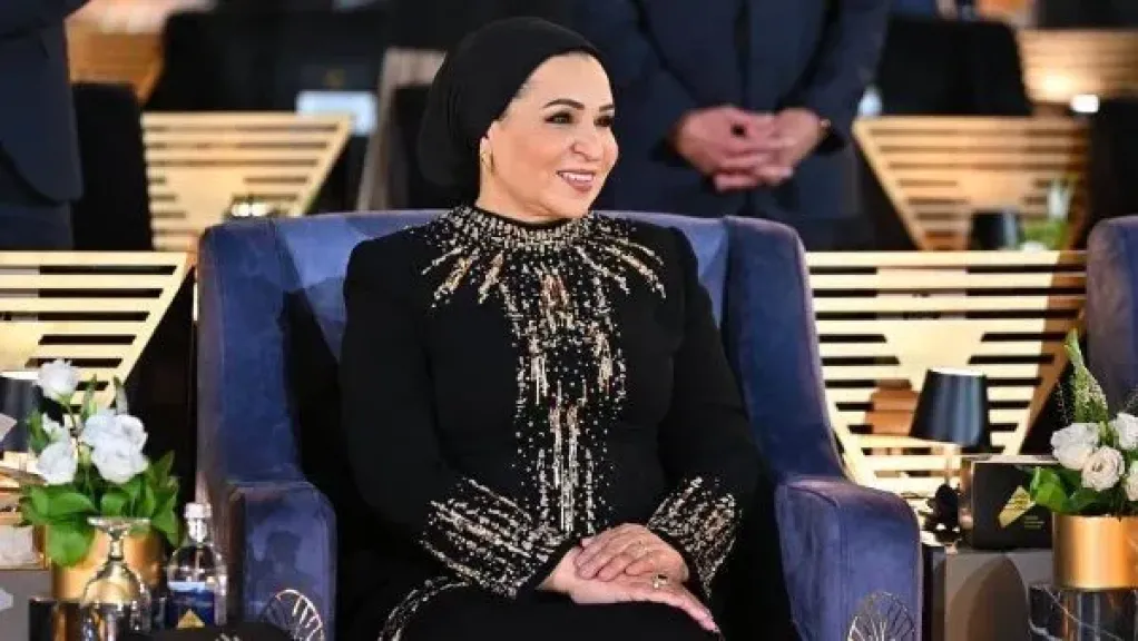 راقي ومعبر.. لميس الحديدي تشيد بإطلالة السيدة إنتصار السيسي في حفل المتحف