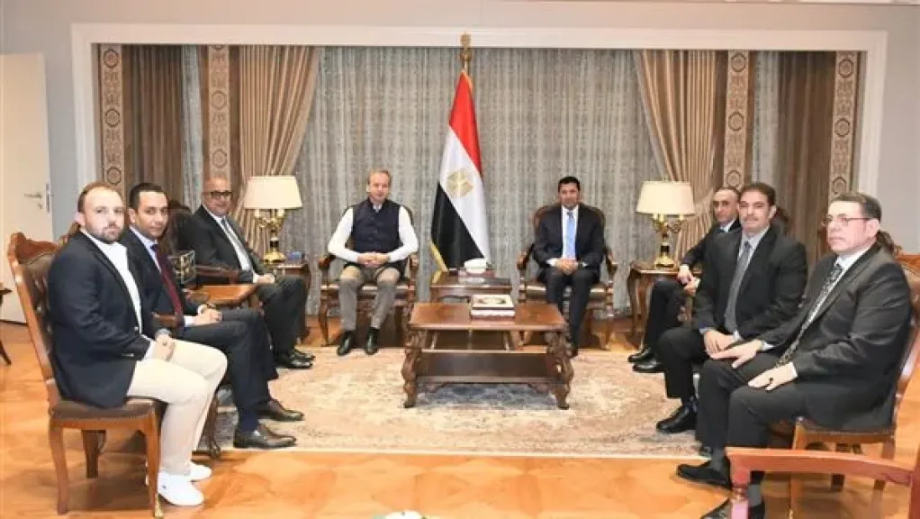 وزير الشباب لرئيس الاتحاد الدولي للشطرنج: الرياضة تمثل جسراً إضافياً للتقارب بين الشعبين